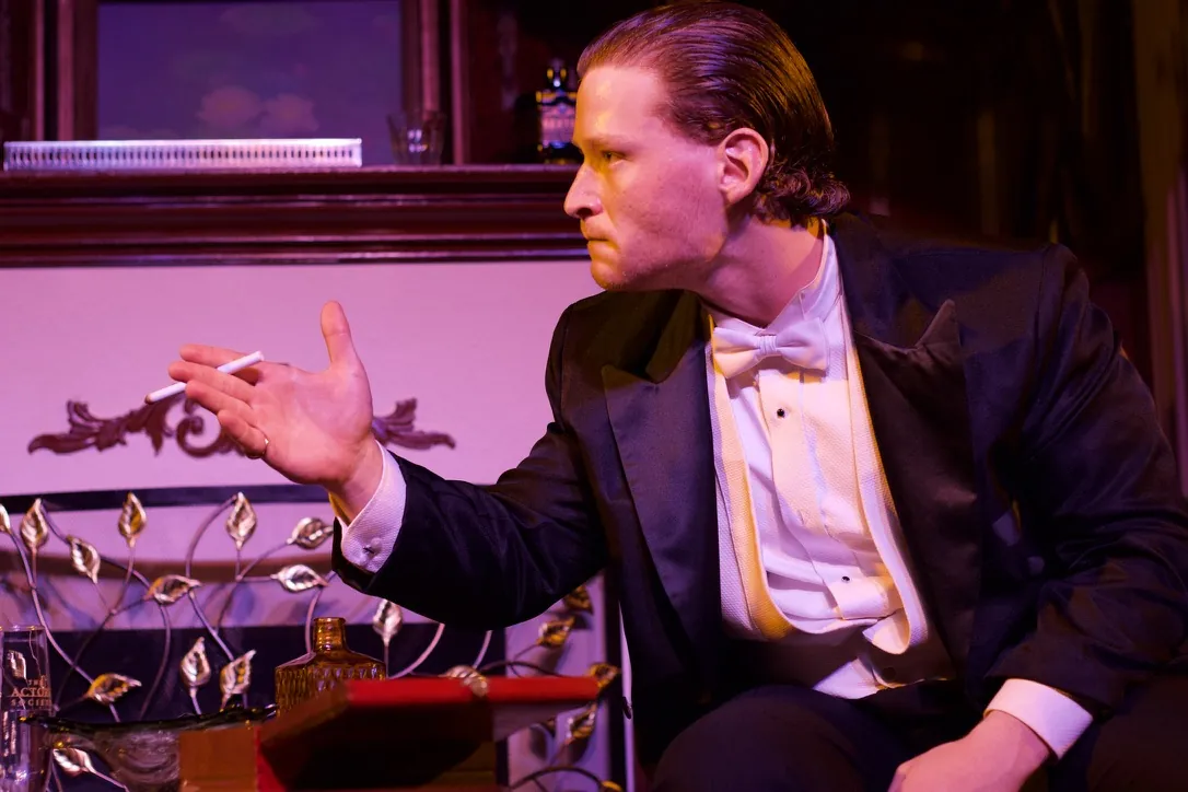 Nimrod Endvelt as Arthur Birling gesturing on stage